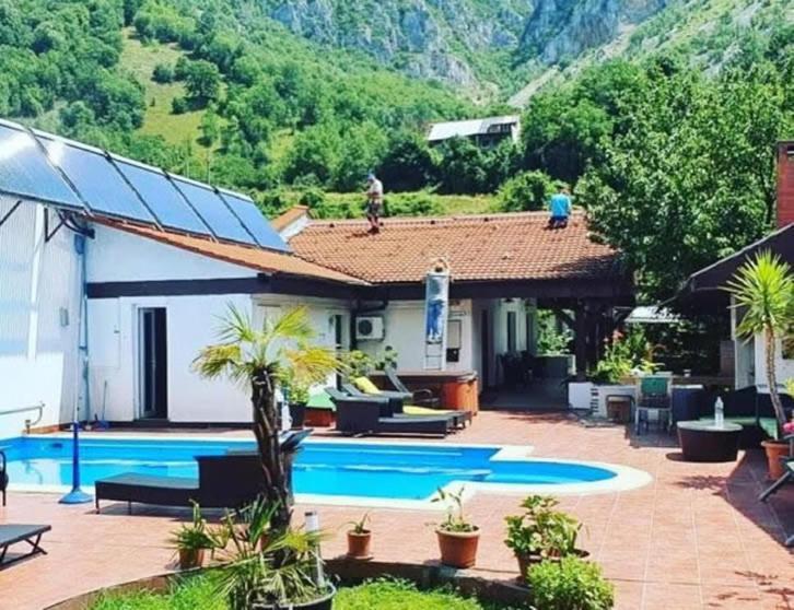 Pensiunea La Dolce Vita Băile Herculane Extérieur photo