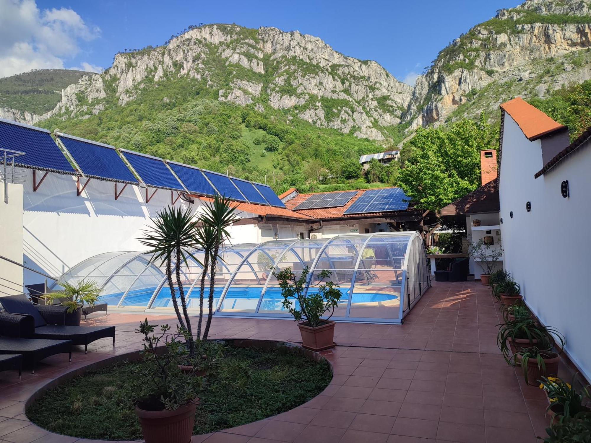 Pensiunea La Dolce Vita Băile Herculane Extérieur photo