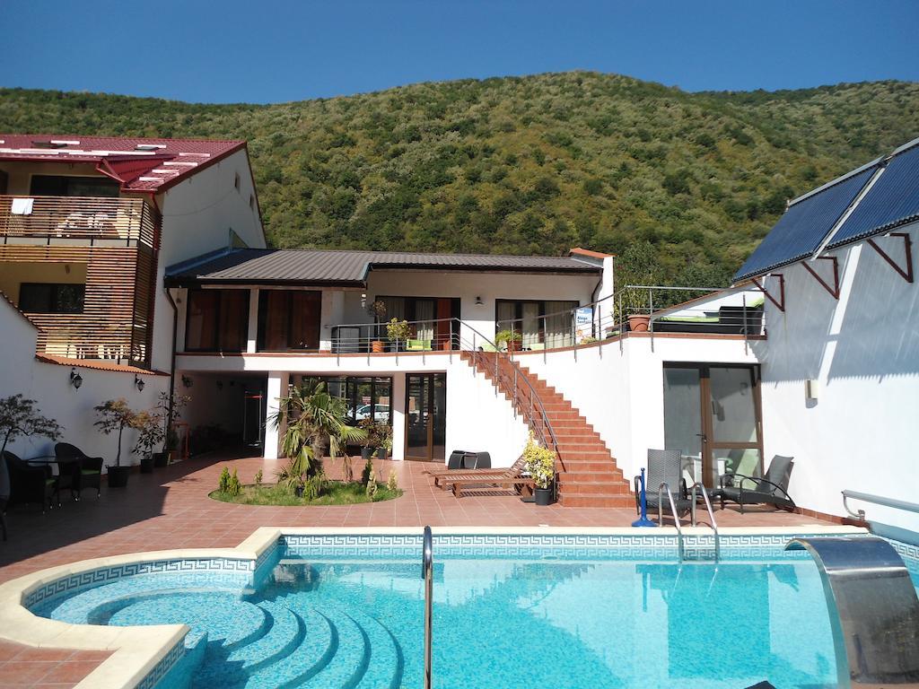 Pensiunea La Dolce Vita Băile Herculane Extérieur photo