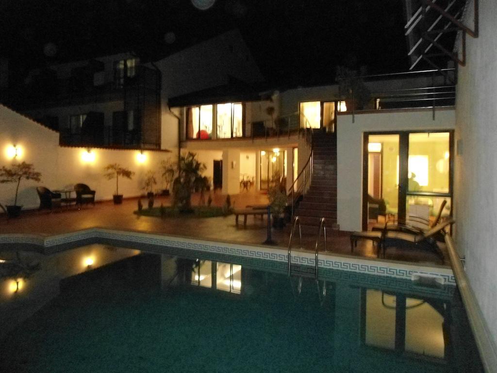 Pensiunea La Dolce Vita Băile Herculane Extérieur photo